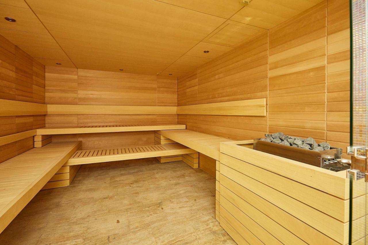 A Hoteli - Hotel Park Vrnjačka Banja Exteriör bild A modern Finnish sauna