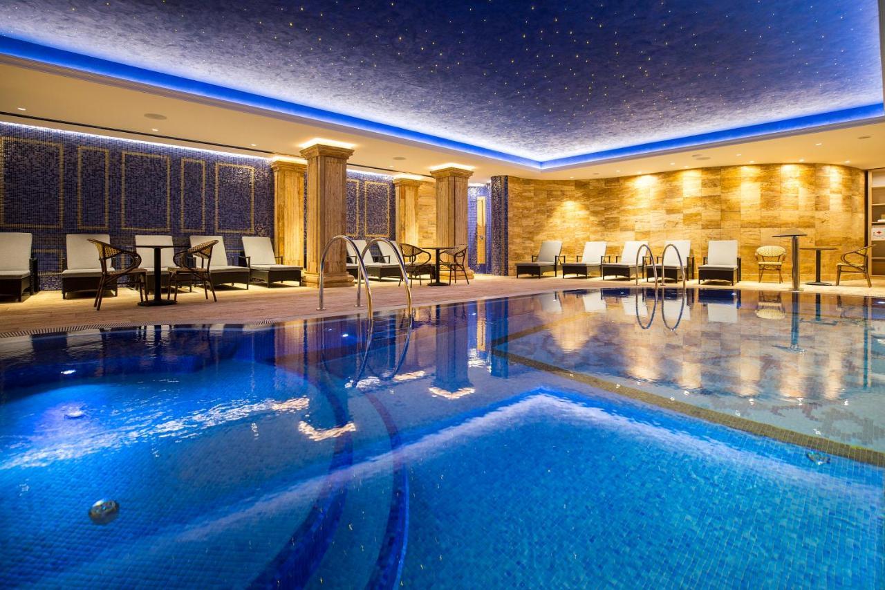 A Hoteli - Hotel Park Vrnjačka Banja Exteriör bild The pool at the Mandarin Oriental, Munich