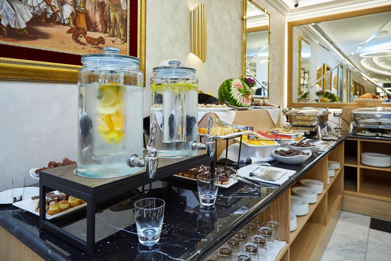 A Hoteli - Hotel Park Vrnjačka Banja Exteriör bild A buffet at a hotel