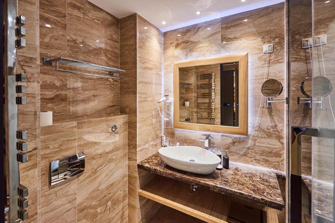 A Hoteli - Hotel Park Vrnjačka Banja Exteriör bild Bathroom