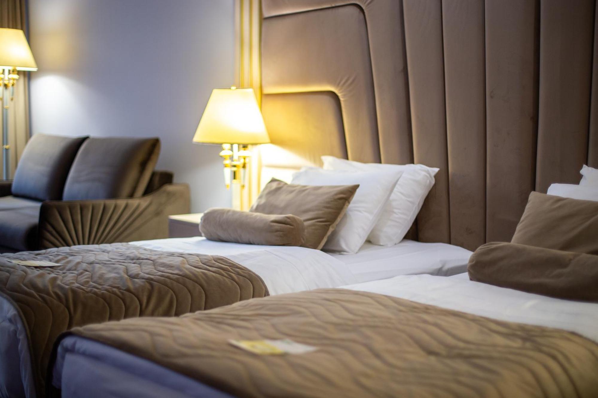 A Hoteli - Hotel Park Vrnjačka Banja Exteriör bild A bed