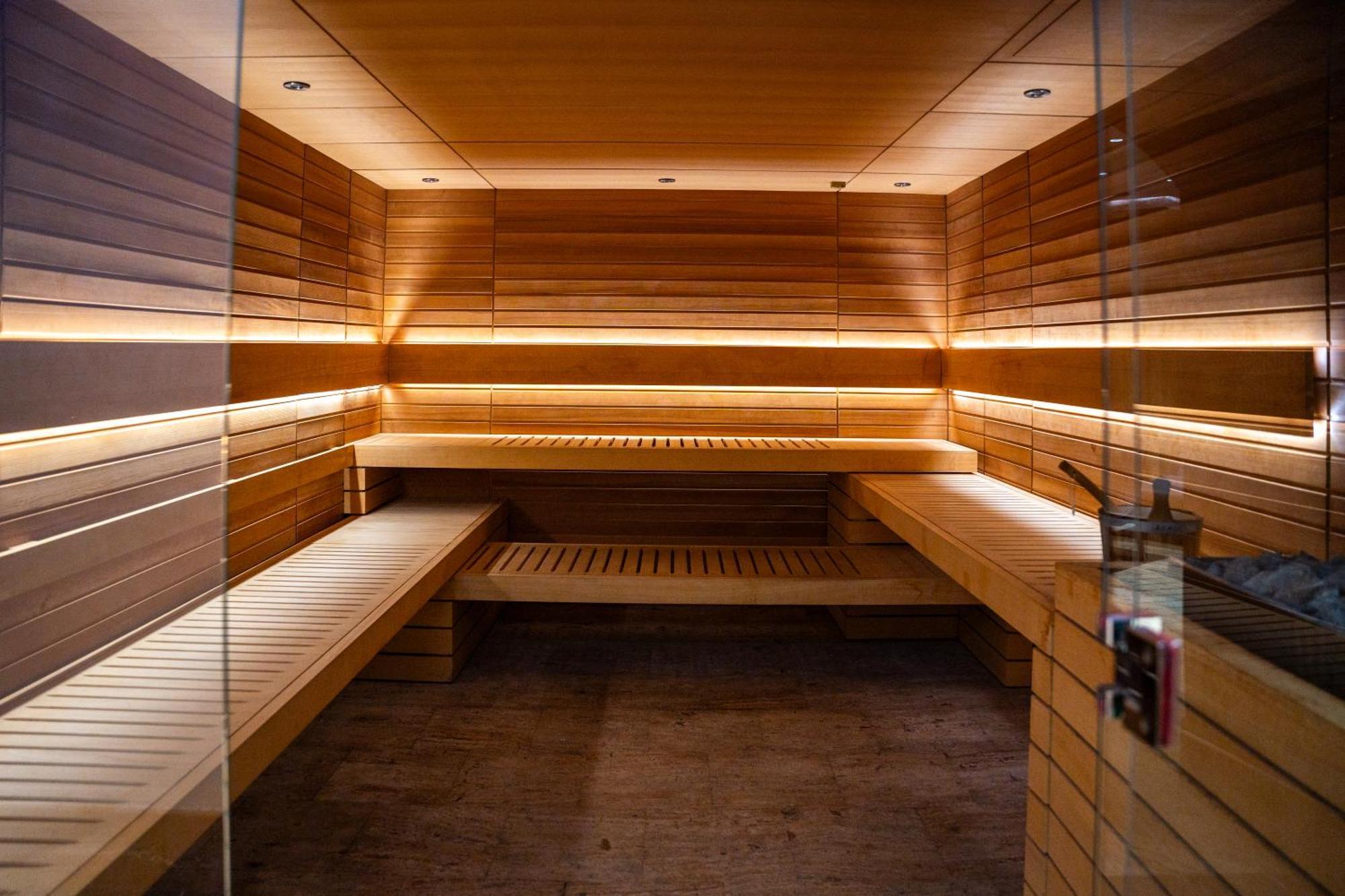 A Hoteli - Hotel Park Vrnjačka Banja Exteriör bild A modern Finnish sauna